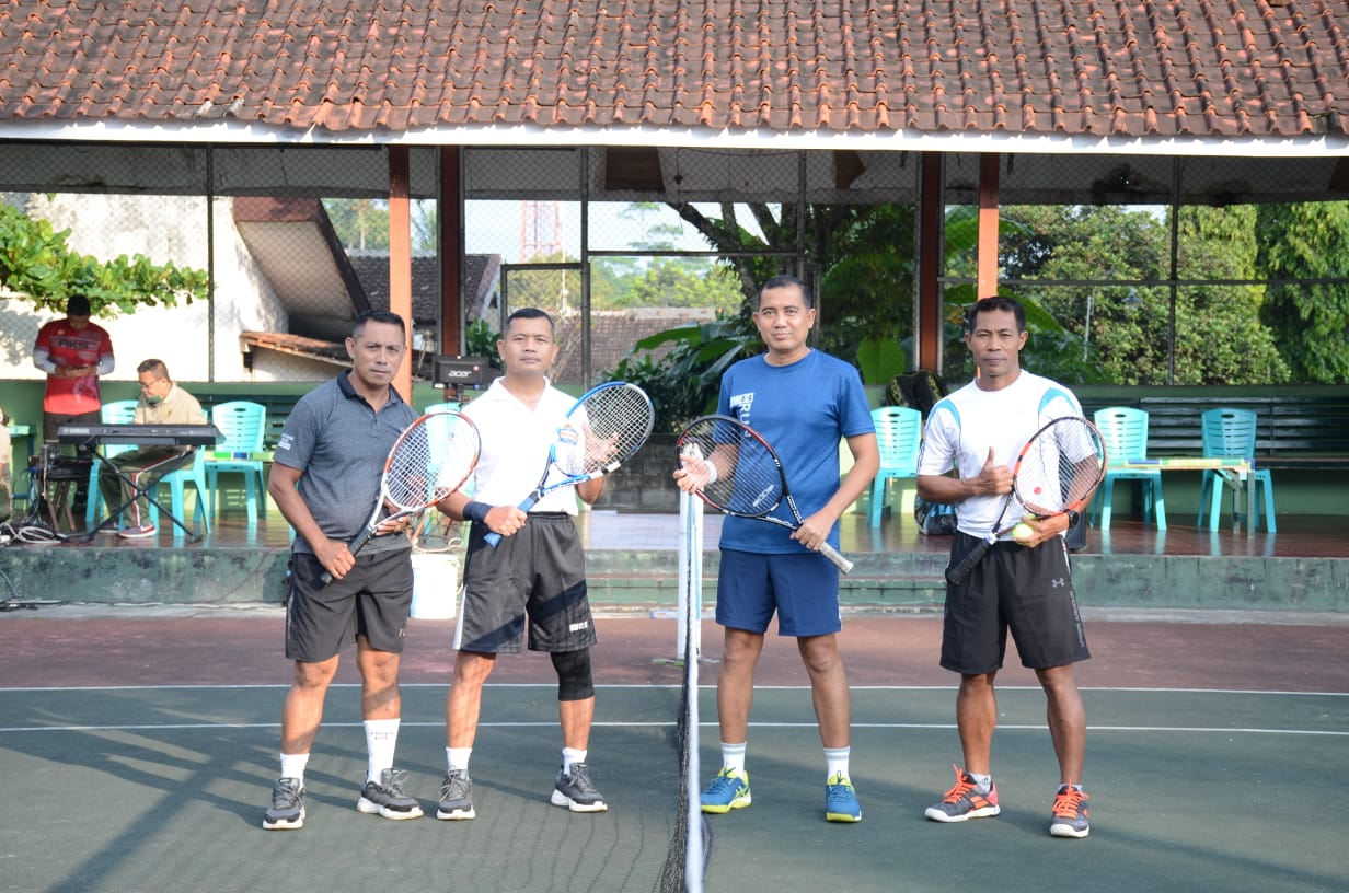 Tingkatkan Imunitas Tubuh, Kasrem 073/Makutarama Laksanakan Olahraga Tenis Lapangan